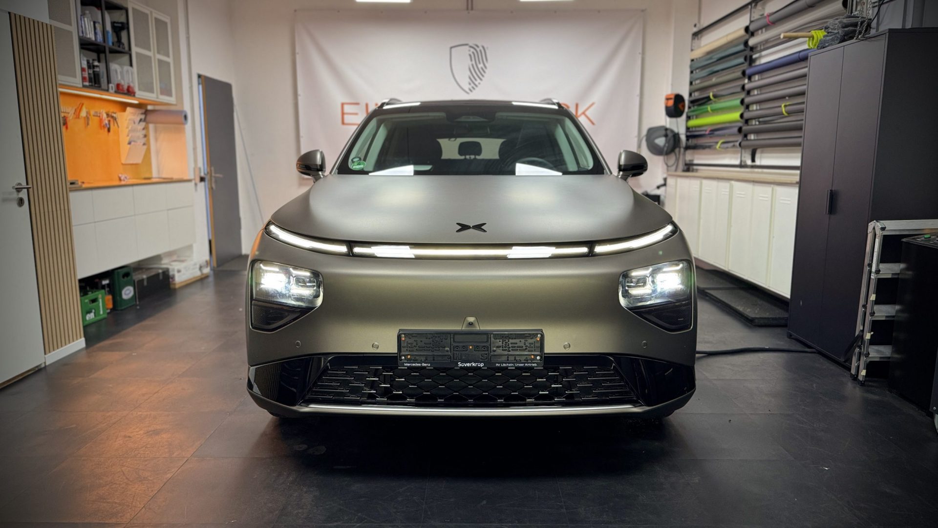XPeng G9 Vollfolierung in Matte Charcoal Metallic