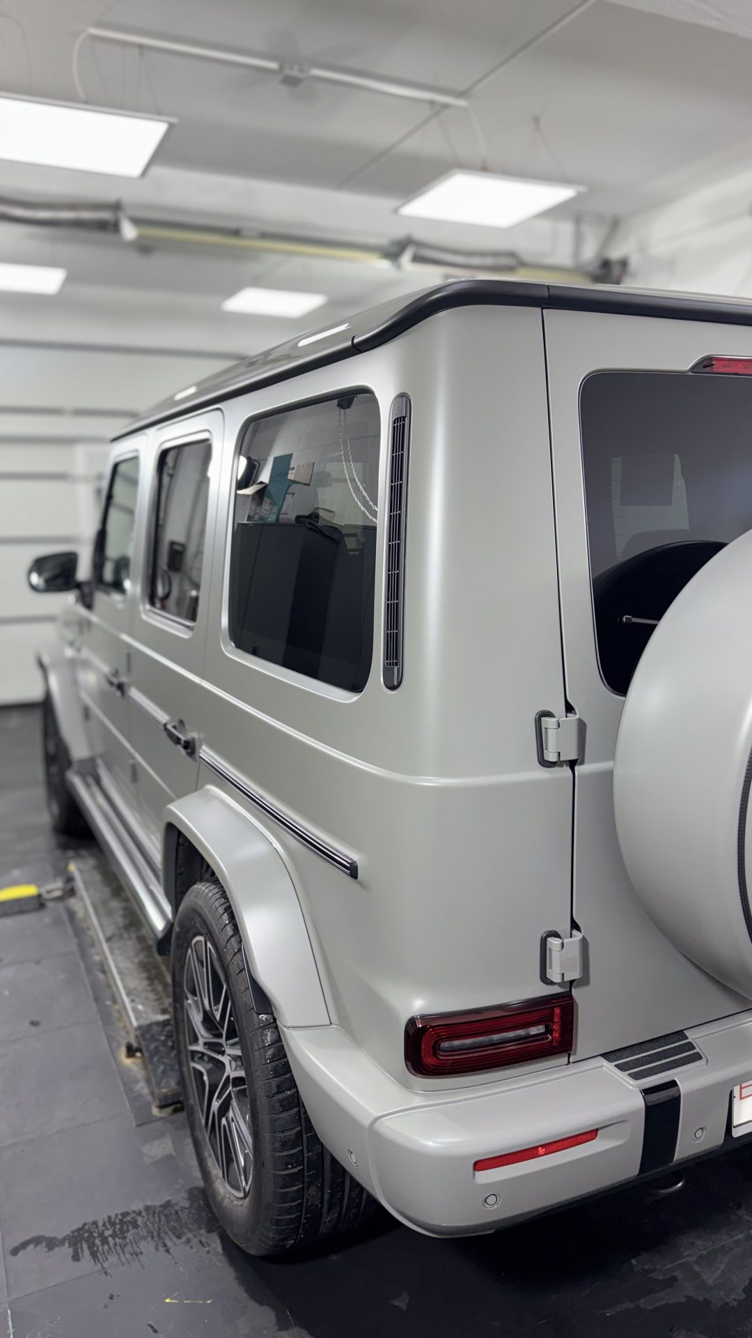 Detailverarbeitung STEK Folie an den Scharnieren